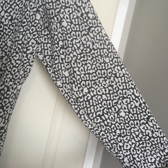 Black and White animal print button blouse from Karl Lagerfeld Paris. Size XL - Picture 6 of 8